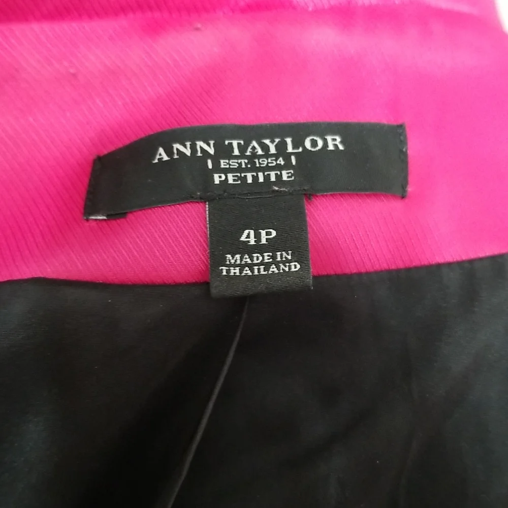 SOLD Ann Taylor Black/whited Textured Cropped blazer, 4 Petite - Picture 11 of 12